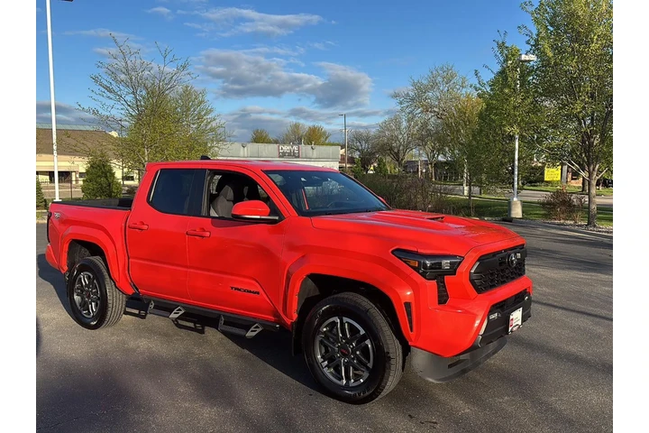 $43998 : Gold Certified 2024 Tacoma TR image 8