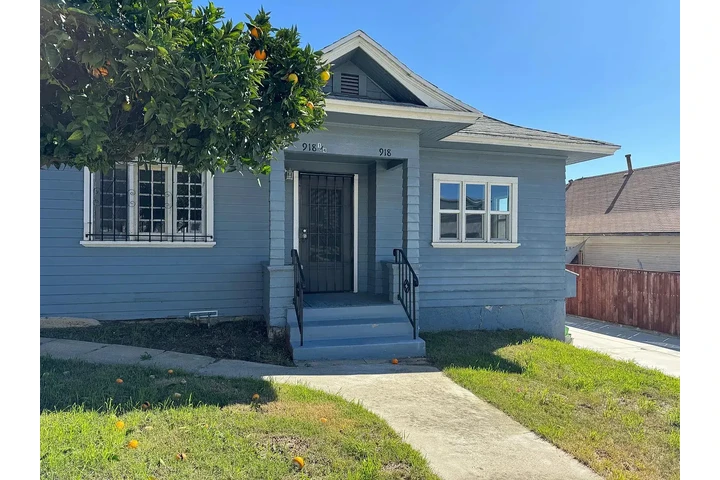 $550 : Duplex 1-bed ...Los Angeles image 1