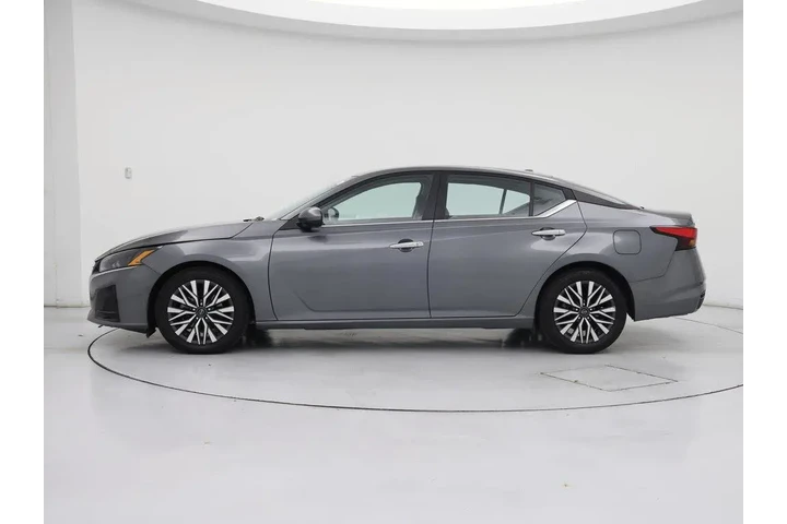$19998 : Nissan Altima 2023 2.5 SV 4d image 3