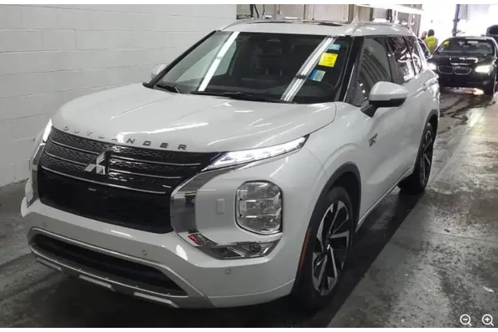 $31750 : 2023 Outlander PHEV SEL image 2