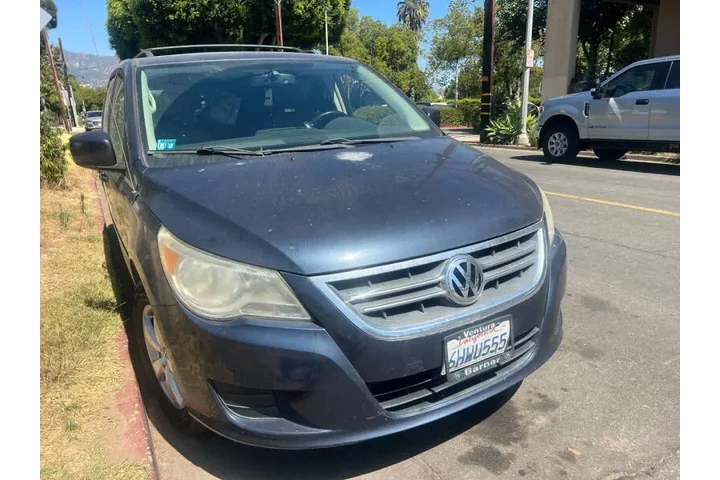 $6400 : 2009 Routan SE image 2