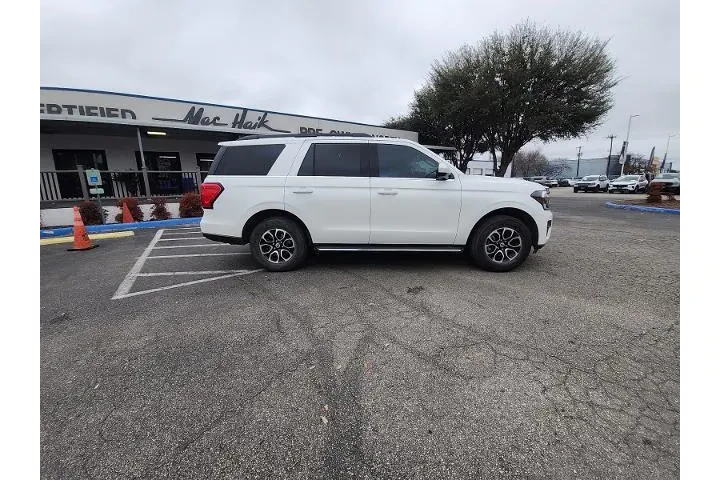 $39897 : Ford Expedition 2023 4x2 XLT image 2