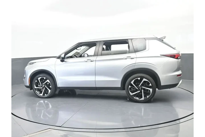 $20978 : Mitsubishi Outlander 2024 SE image 3