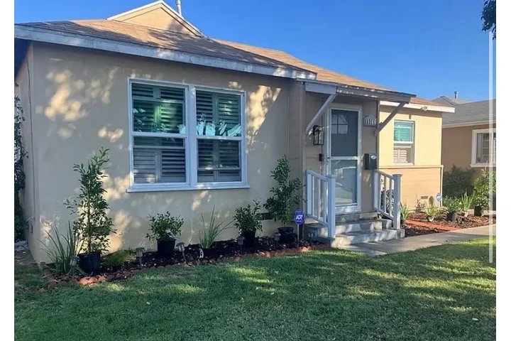 $1700 : 2 car detached garage located image 2