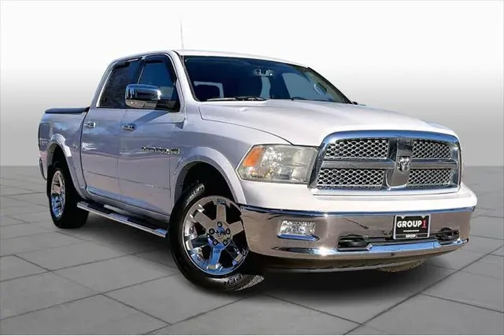 $17898 : Ram 1500 2012 4x4 Laramie 4d image 2