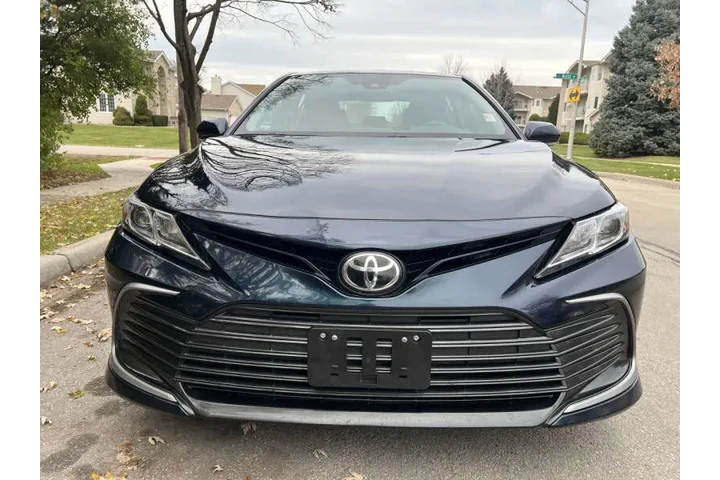 $15997 : 2021 Camry LE image 3