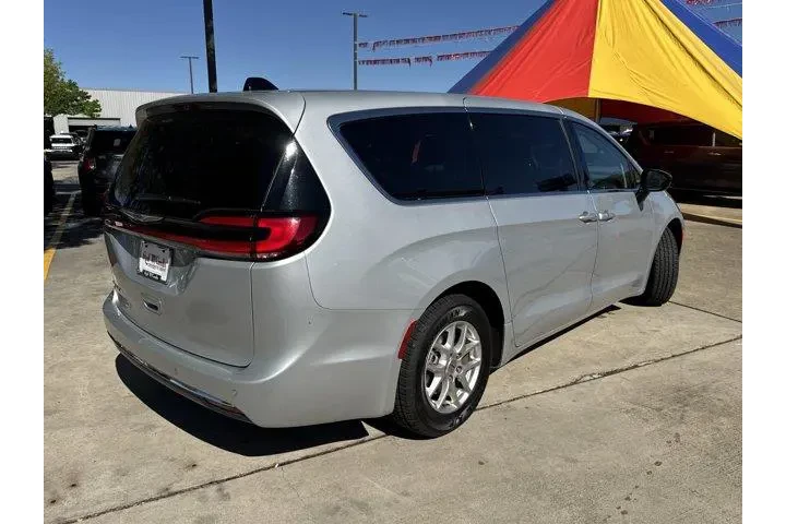 $25295 : Chrysler Pacifica 2024 Touri image 5