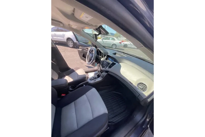 2014 Cruze LS Auto image 8