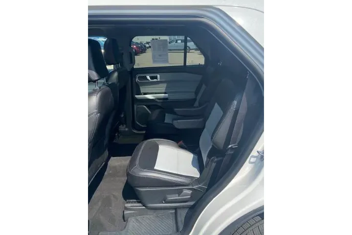 $38850 : Ford Explorer 2023 AWD XLT 4 image 6
