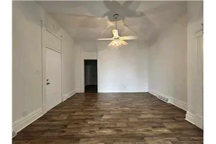 $625 : Rental property with 2 bedro image 6