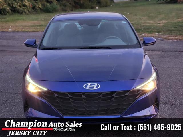 Used 2023 Elantra SEL IVT for image 4