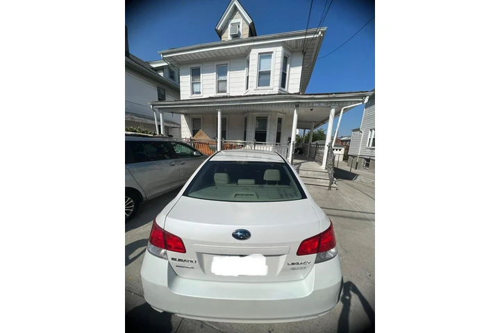 $4000 : Subaru Legacy 2.5 2011 image 7