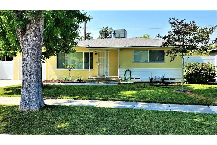 $900 : Beautiful recently remodeled ! image 1