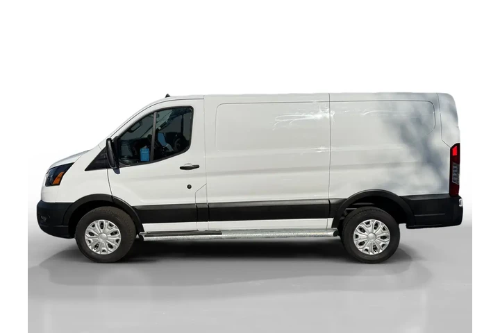 $32321 : Ford Transit 2024 250 3dr SW image 2