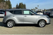$16490 : Kia Soul 2024 LX 4dr Crossov thumbnail