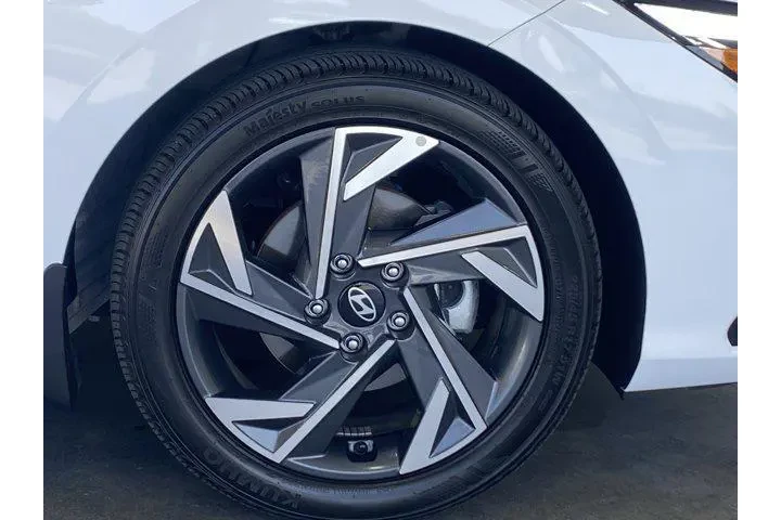 $22991 : Hyundai ELANTRA 2024 SEL 4dr image 8