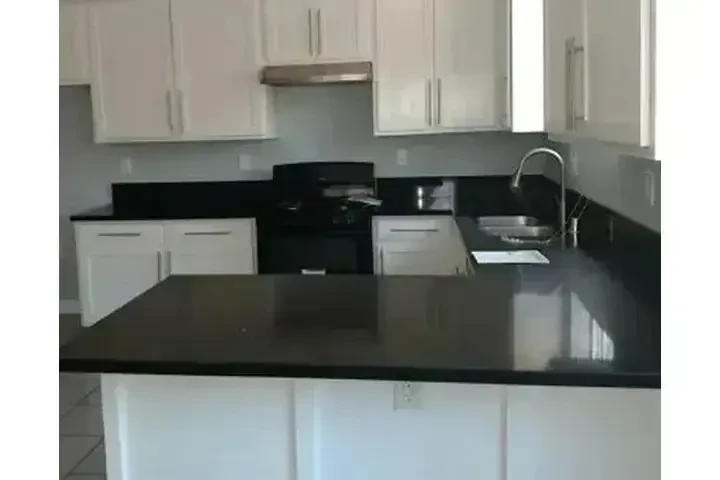 $3100 : LARGE 3 BEDROOM, APT. image 2