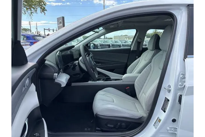$27998 : Hyundai ELANTRA Hybrid 2025 image 4