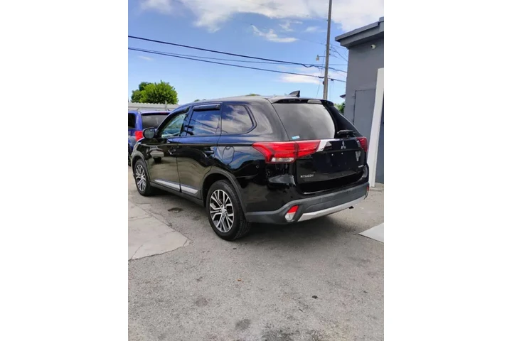 $8850 : 2018 Outlander LE image 6