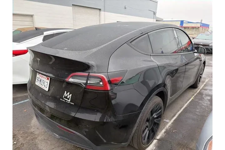 $29987 : Tesla Model Y 2023 AWD Long image 4
