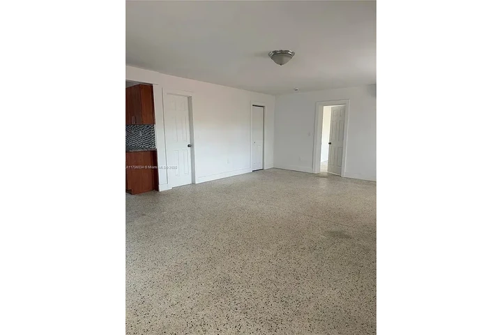 $800 : Beautiful Home..Miami image 2