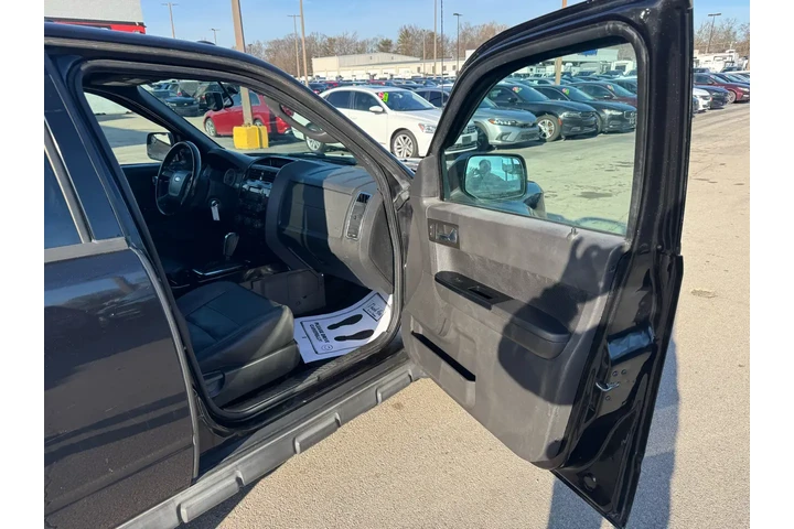 $6980 : 2011 Escape 4Dr Limited image 8