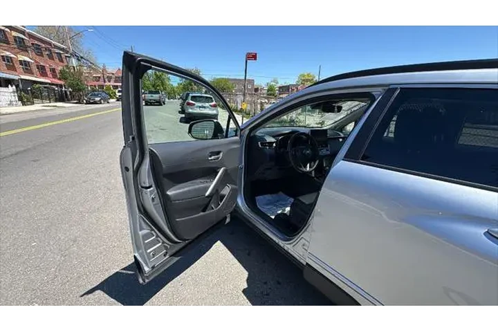 $30500 : Toyota Corolla Cross 2024 AW image 10