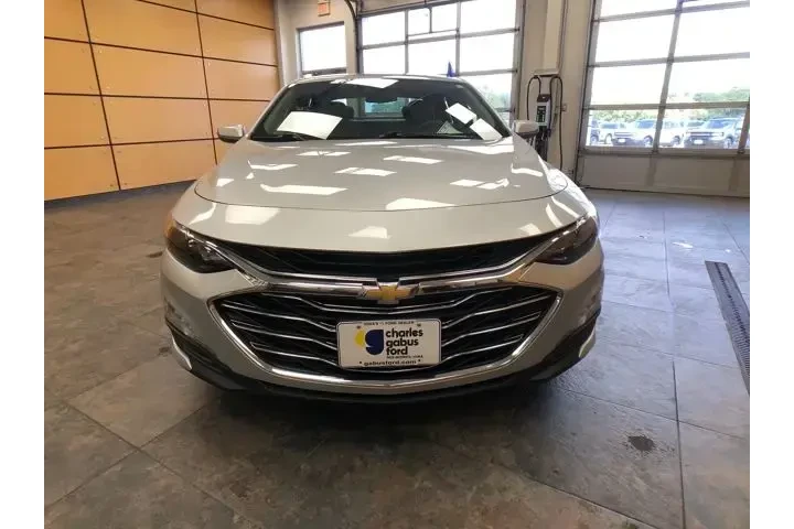 $17749 : Chevrolet Malibu 2020 LT 4dr image 2