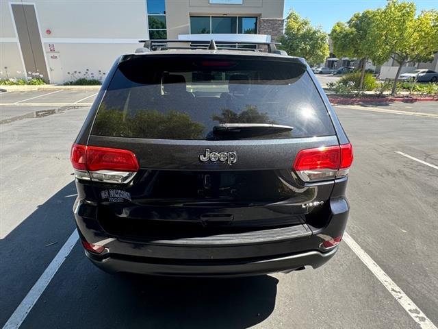 2015 Grand Cherokee Laredo 2WD image 4