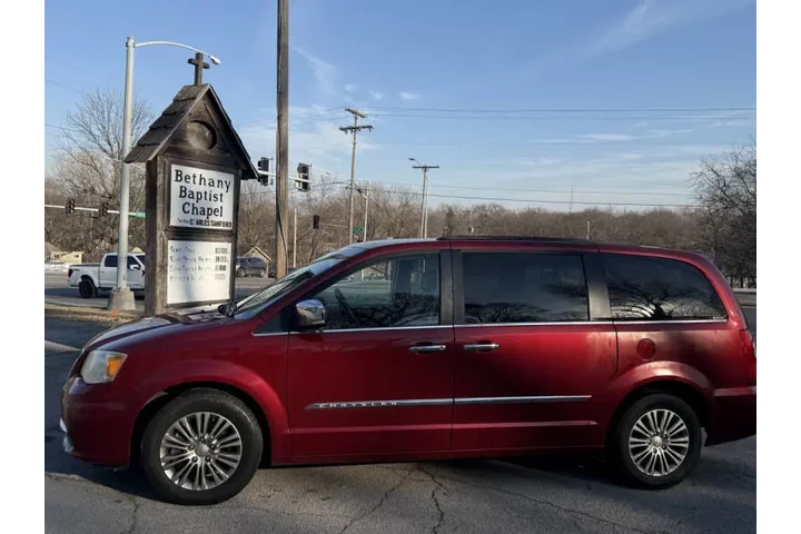 $6999 : 2014 Town and Country Touring image 5