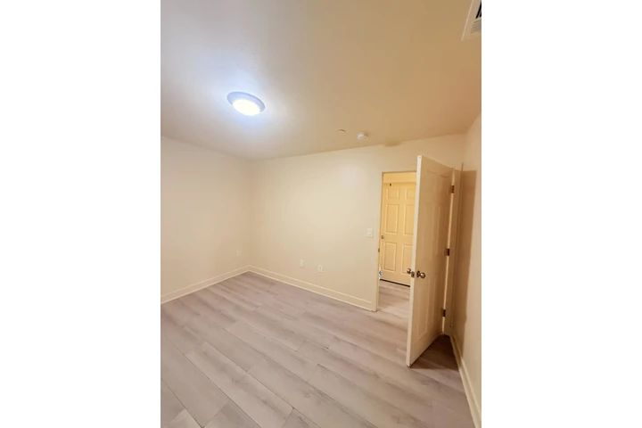 $700 : Cuarto en renta image 1