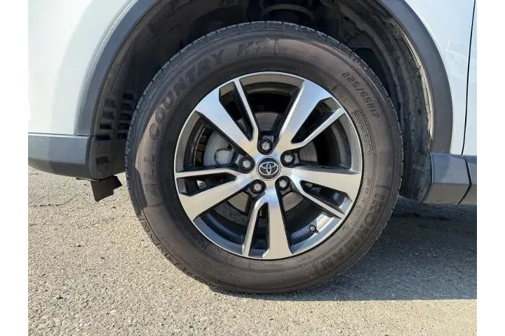 $14000 : Toyota RAV4 2017 XLE 4dr SUV image 8