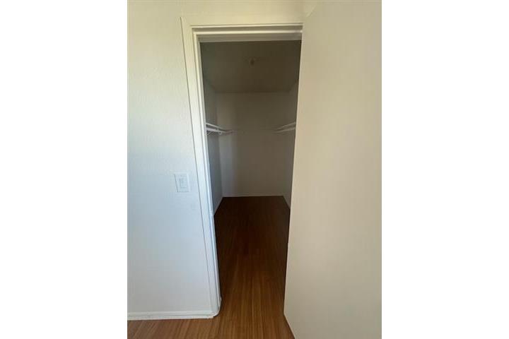 $1700 : HAWTHORNE APT. 1 REC. image 2