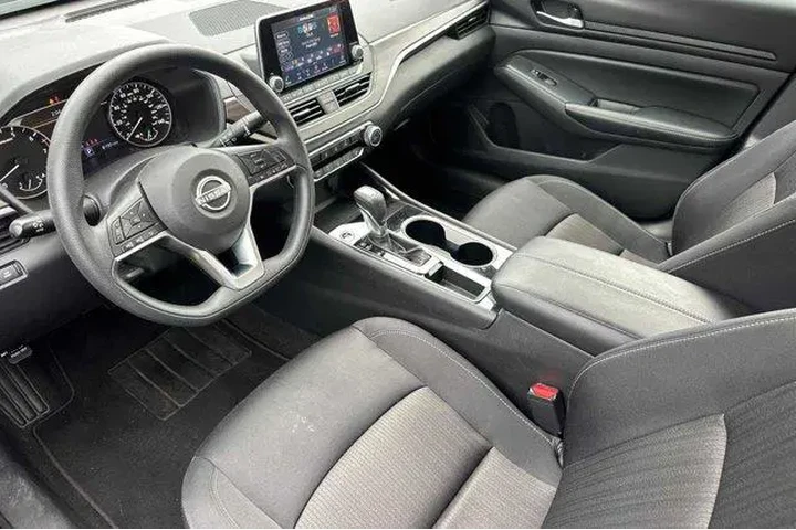 $16881 : Nissan Altima 2024 2.5 SV 4d image 8