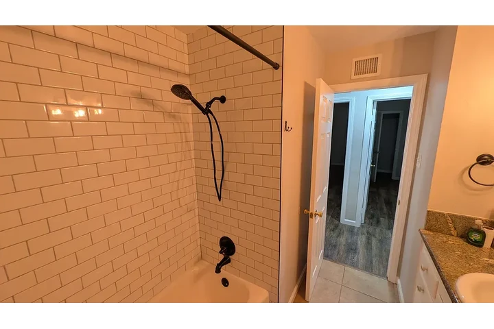 $1100 : 3 Recamaras 1 Baños image 2