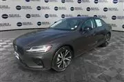 PRE-OWNED 2024 VOLVO S60 B5 P en Madison WV