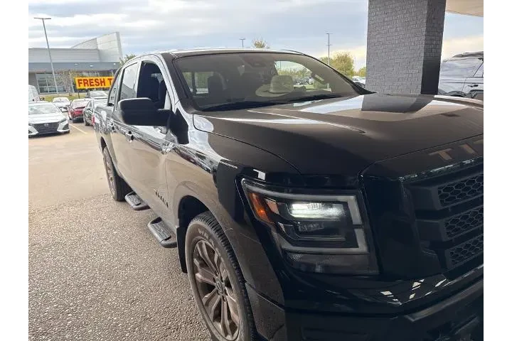 $37262 : Nissan Titan 2024 4x4 SV 4dr image 6