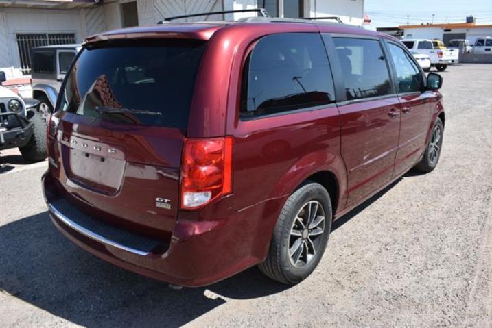 $8995 : 2017 Grand Caravan GT image 2