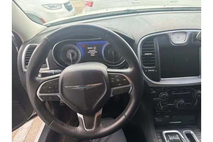 $13363 : Chrysler 300 2016 Limited 4d image 5