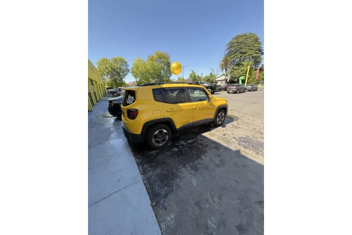 $12888 : 2018 Renegade Latitude image 7
