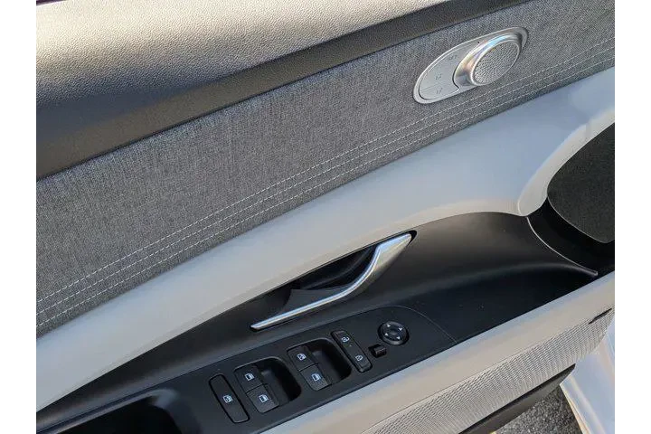 $27777 : Hyundai ELANTRA Hybrid 2025 image 9