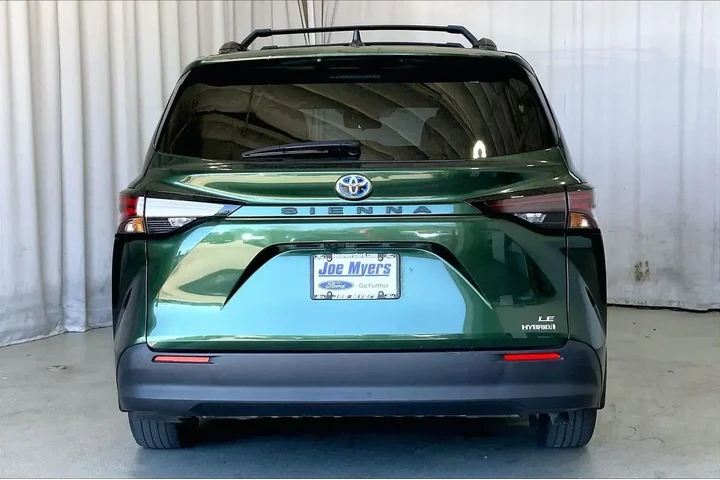 $35441 : Toyota Sienna 2024 LE 8-Pass image 4