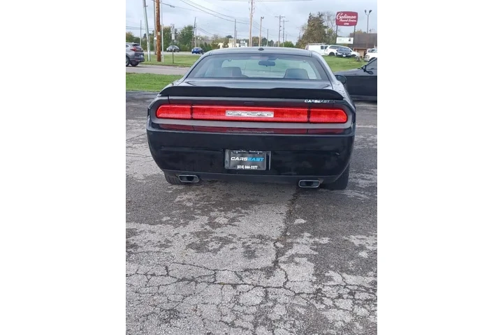 2012 Challenger SXT image 3