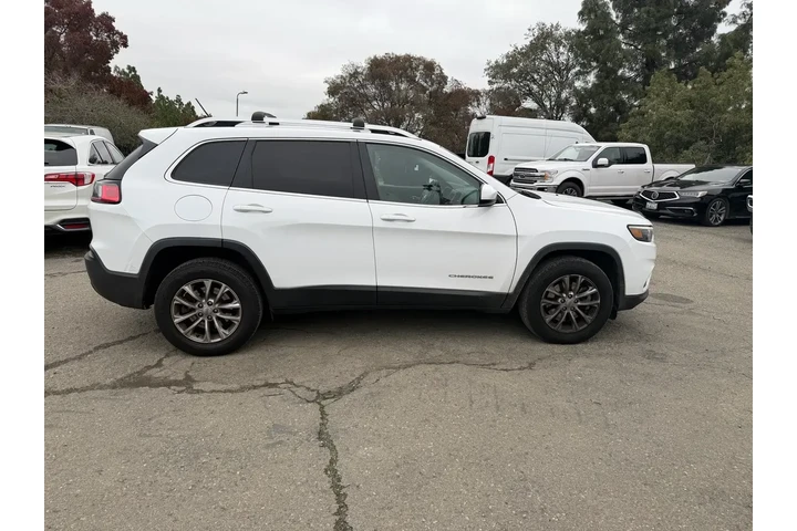 $14000 : Jeep Cherokee 2019 4x4 Latit image 6