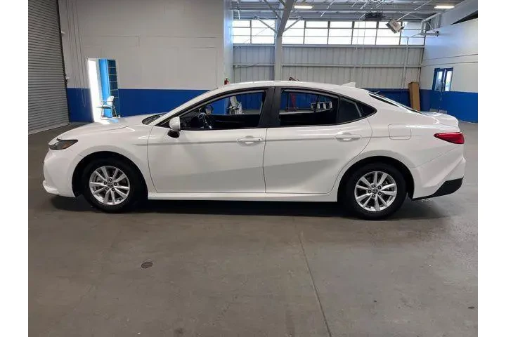 $25574 : Toyota Camry 2025 LE 4dr Sed image 6