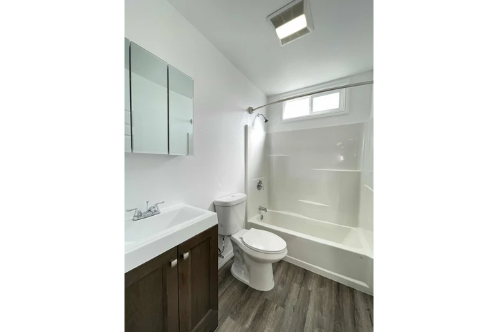 $1850 : Apt 2 Recamars - Remodeldo image 5