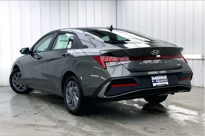 $26339 : Hyundai ELANTRA Hybrid 2025 image 5