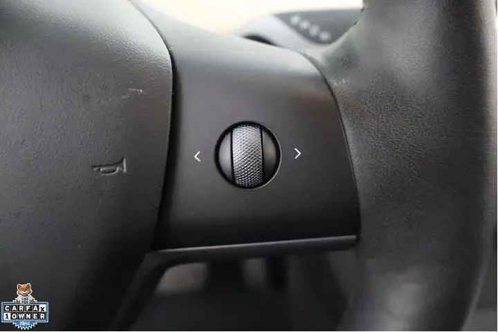 $31795 : Tesla Model Y 2023 4dr Cross image 5