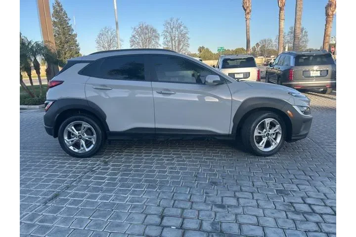 $18995 : Hyundai KONA 2023 AWD SEL 4d image 5