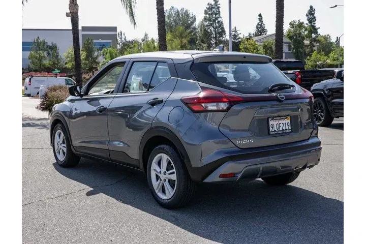 $17604 : Nissan Kicks 2024 S 4dr Cros image 6